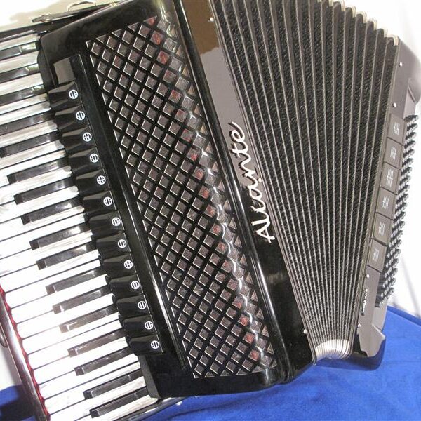 Aliante 4 voice grey pearloid key black piano accordion