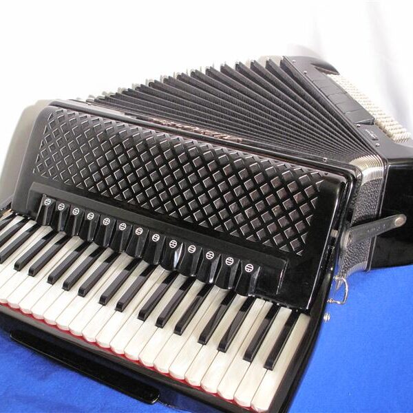 Aliante 4 voice white pearloid key black piano accordion