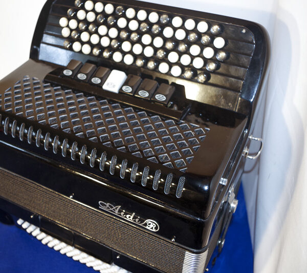 Aidi 69 96 7 2 B system chromatic button accordion